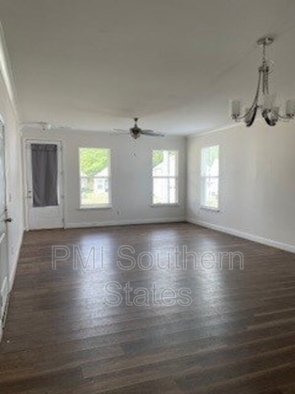Building Photo - 402 Albus Dr