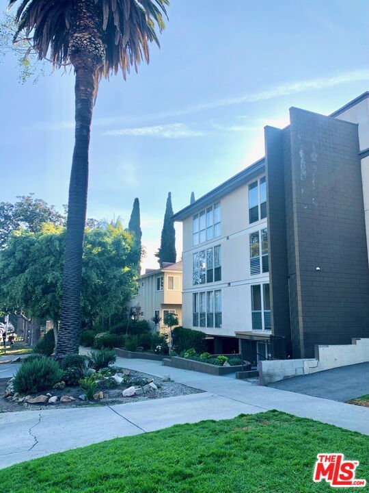 Building Photo - 1833 Normandie Ave
