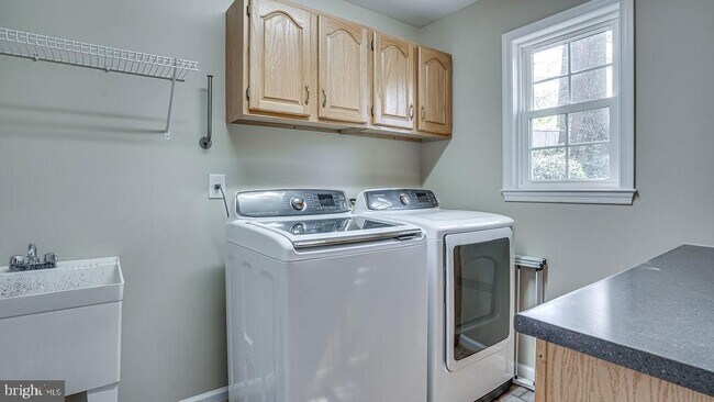 Building Photo - 8317 Harland Dr