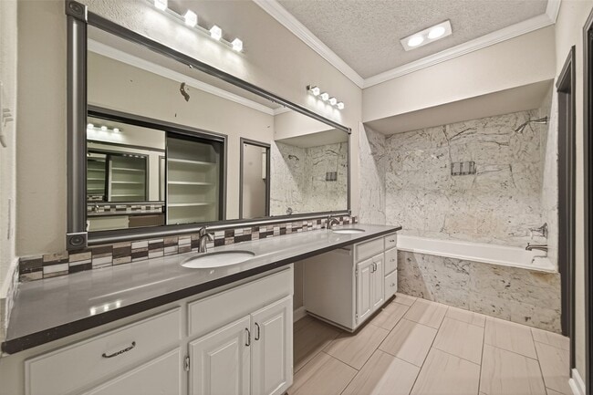 Building Photo - 4024 Breakwood Dr