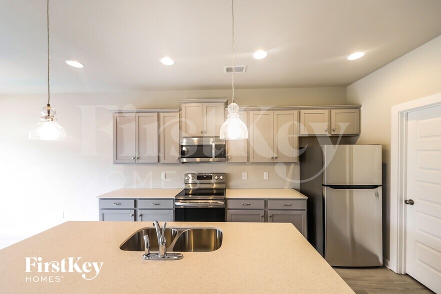 Building Photo - 171 County Rd 1700