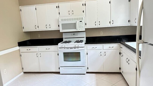 Building Photo - 4272 Springview Dr