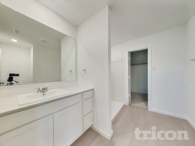 Building Photo - 1624 Parlier St