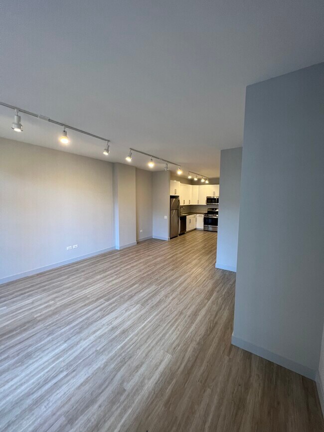 Building Photo - 331 S Wells St