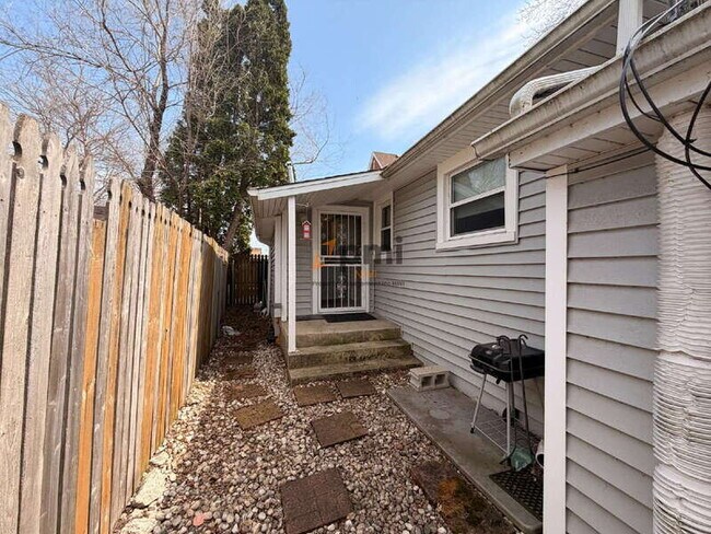 Building Photo - 707 E 118th St