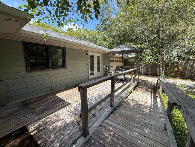 Building Photo - 303 Interbay Ave