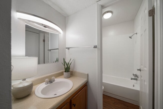 Building Photo - 2 bedroom / 1 bath. Limited-Time Offer: $600 Rent Credit (Applied Over First 3 Months)