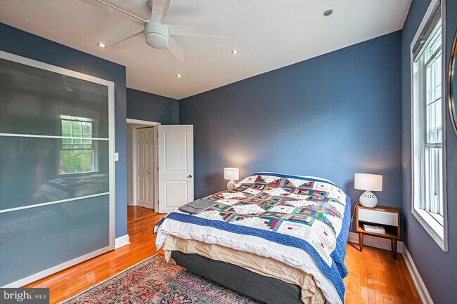 Building Photo - 2035 Carpenter St