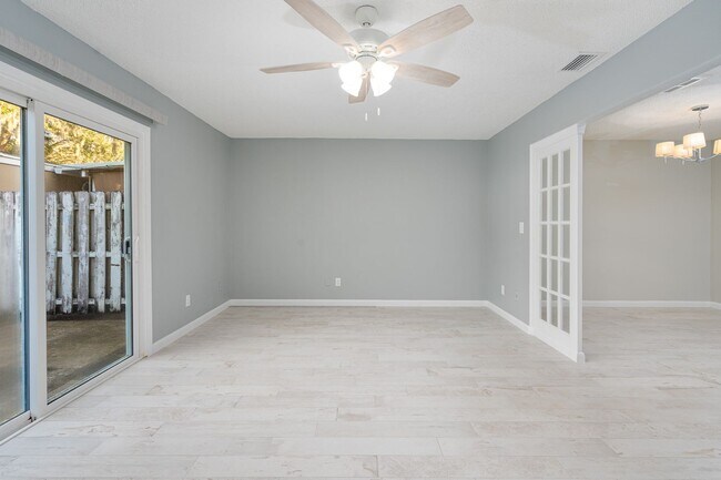 Building Photo - Townhome in the heart of Ormond Beach