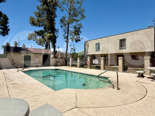 Building Photo - 6074 W Golden Ln