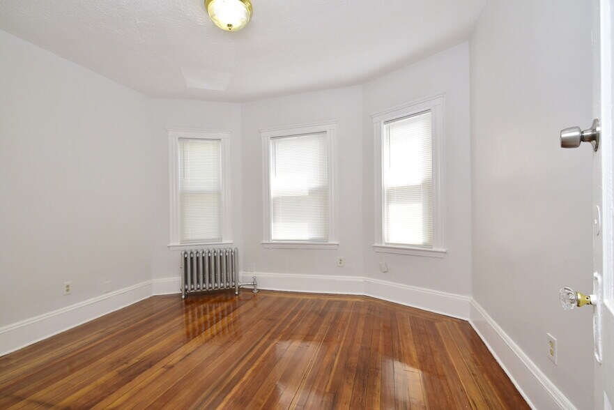 Building Photo - 175 Callender St