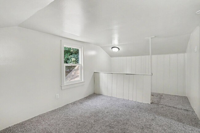 Building Photo - 310 Locust St
