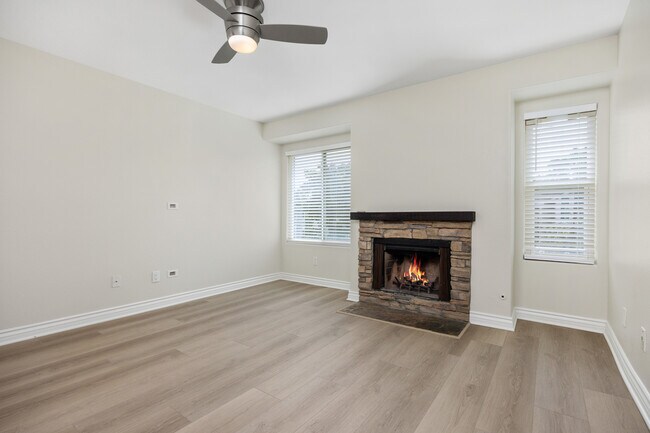Building Photo - 844 Bluebell Ct