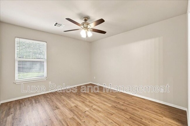 Building Photo - 404 Chalk Hill Ct