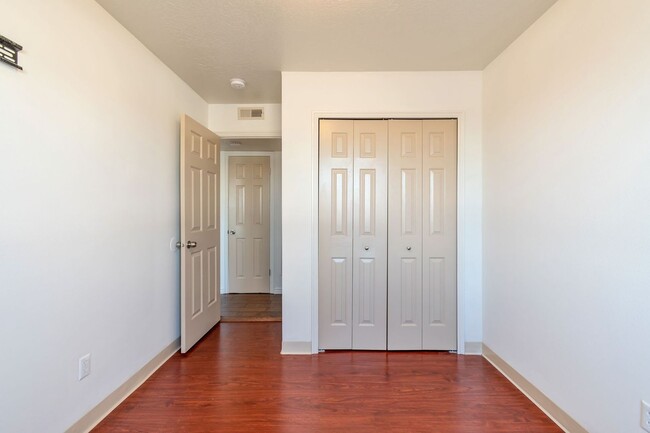 Building Photo - REMODELED CONDO AT COPPER CREEK IN MAGNA