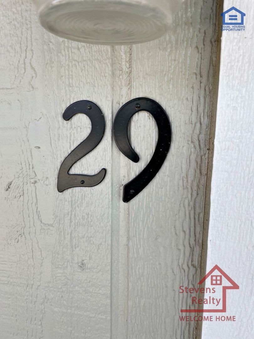 Building Photo - 1502 NW Kingsbury Ave