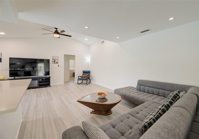 Building Photo - 21553 Chipmunk Ln