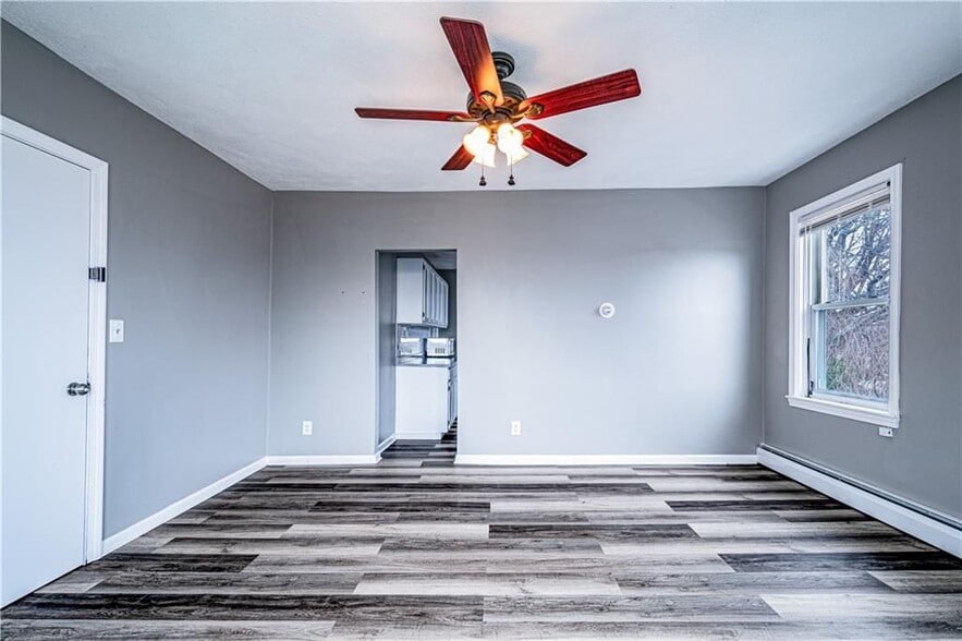 Building Photo - 216 Maplewood Ave