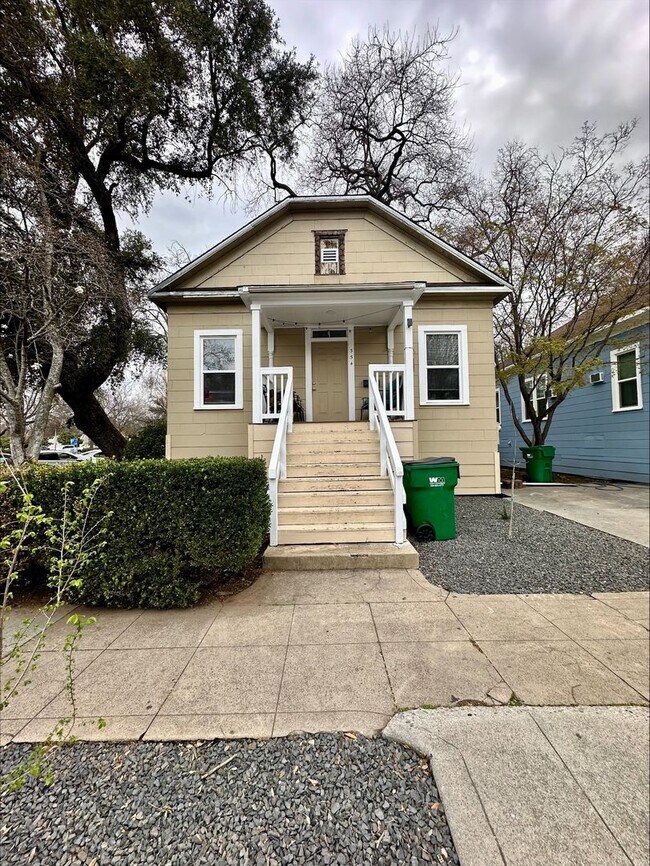 Building Photo - Reserve Now for June 2026! Updated House i...