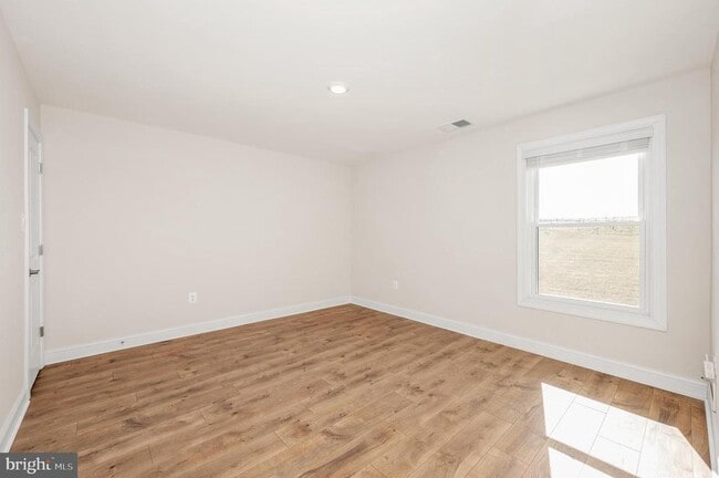 Building Photo - 9962 Roulette Dr