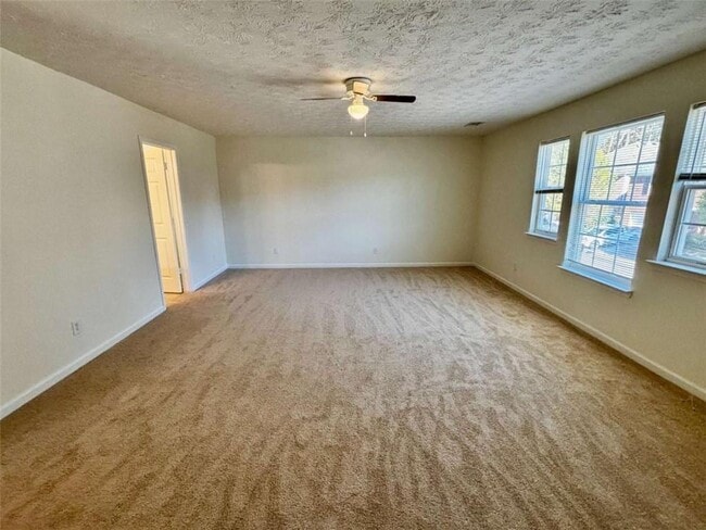 Building Photo - 2735 Meadow Trace Dr