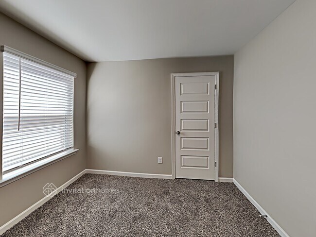Building Photo - 218 Emporia Loop