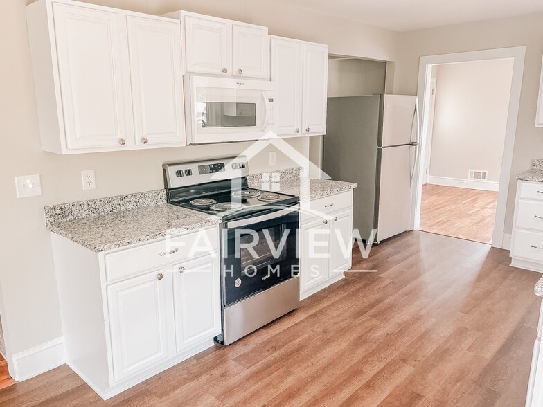 Building Photo - 3239 Mayflower Dr