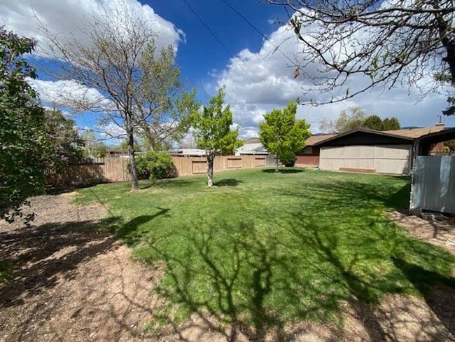 Building Photo - 3 Bedroom 2 Bath Single Family Home