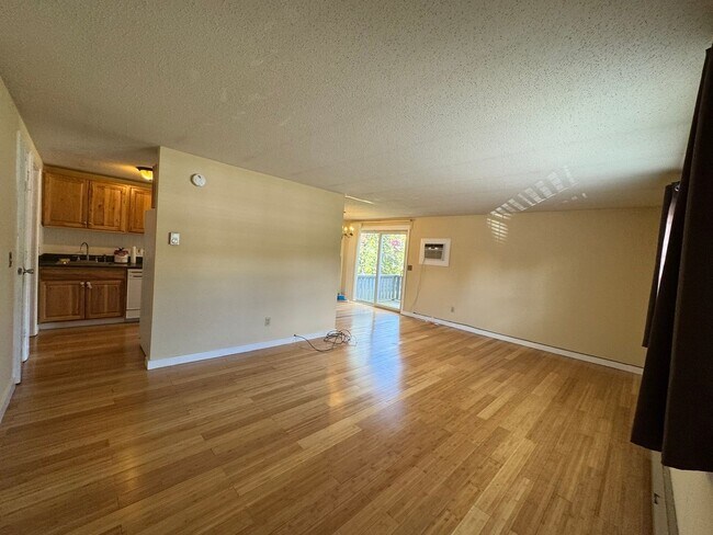 Building Photo - 2 bedroom, 1 bathroom