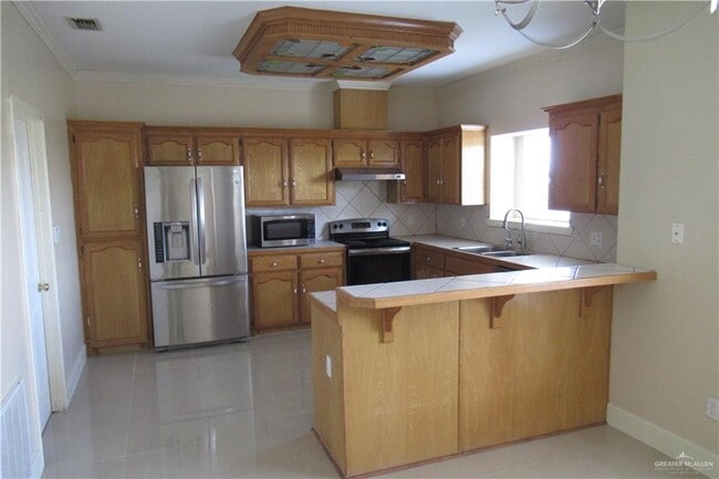 Building Photo - 33 Santa Teresa St