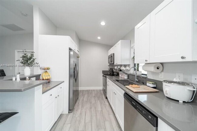 Building Photo - 1302 NE 2nd Pl