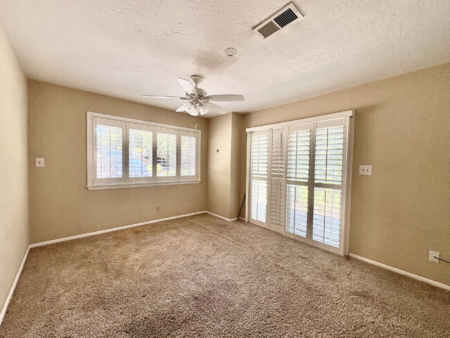 Building Photo - Charming 4-Bed by the Lake in Morgan Hill