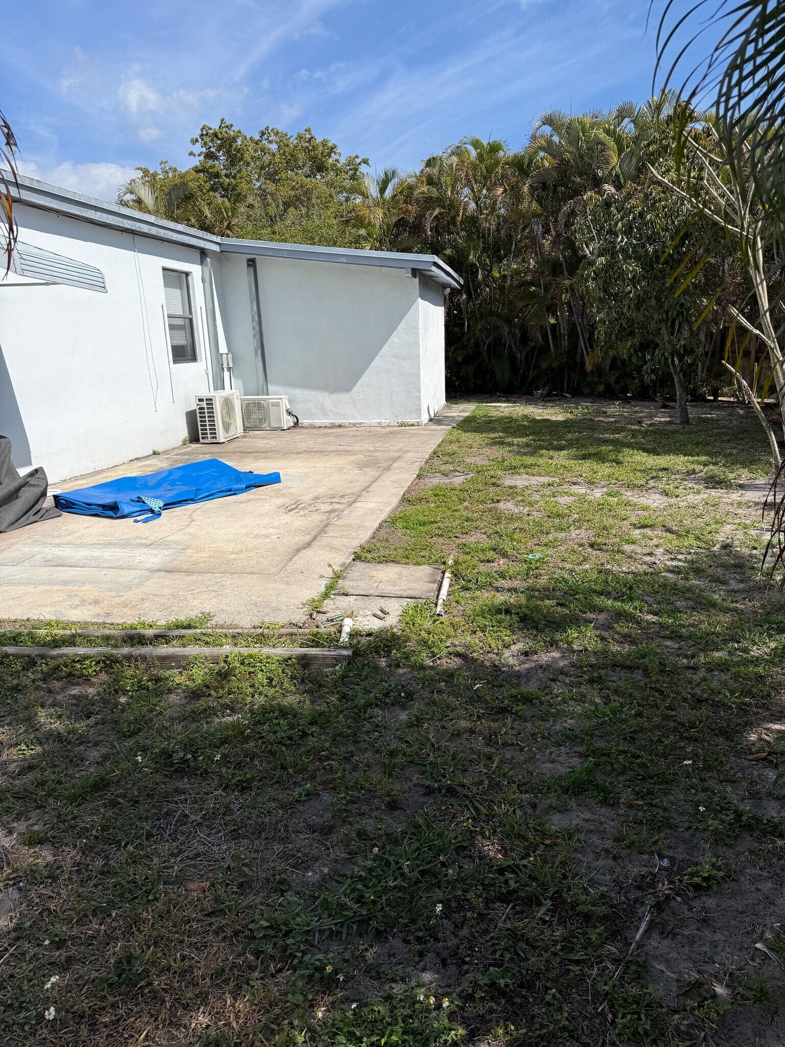 Building Photo - 4401 NE 15th Ter