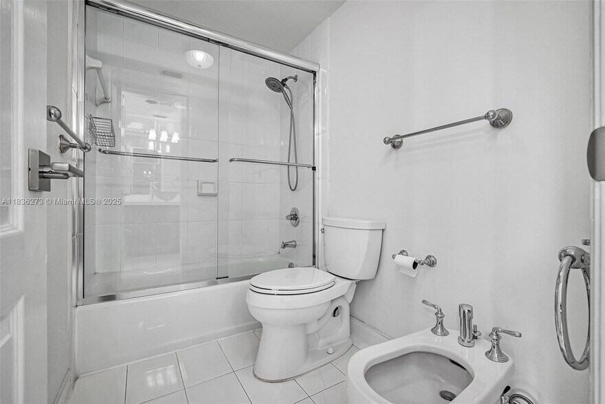Building Photo - 1135 Asturia Ave