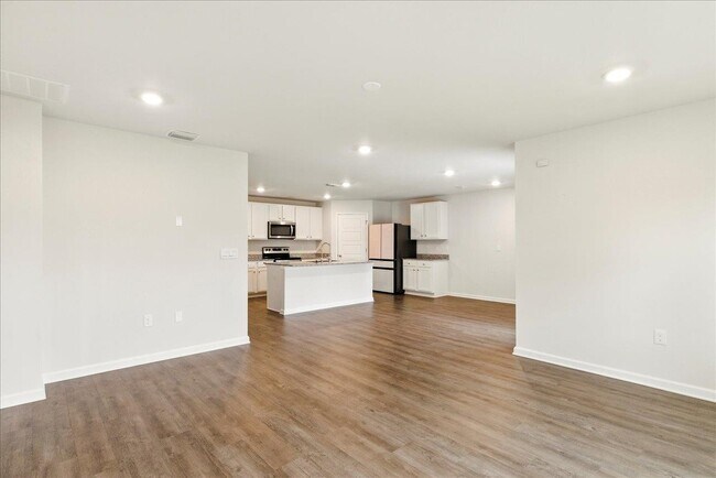 Building Photo - 18 E Sycamore Trl