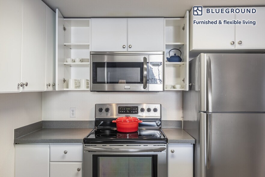 Building Photo - 2 Townsend St