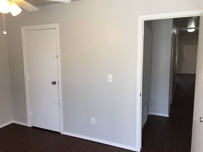 Building Photo - Remodeled 4 bedroom, 2 bath - Moore Schools