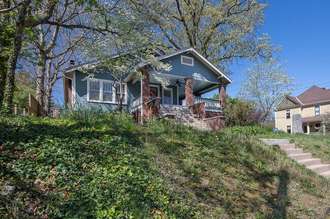 Building Photo - Charming Craftsman Home in Montford
