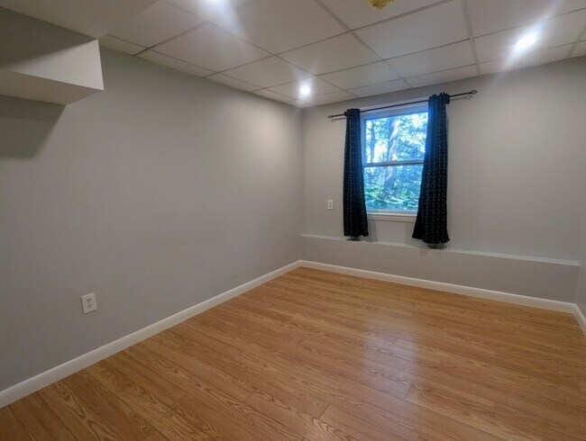 Building Photo - 25 Oakhurst Ave