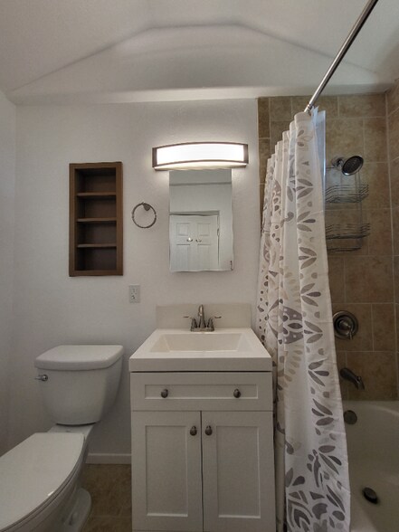 Building Photo - 9177 Creekford Dr