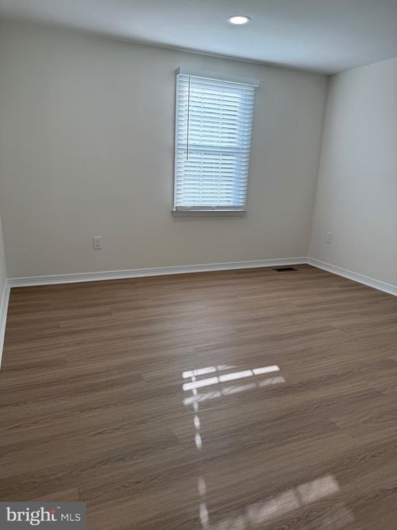 Building Photo - 3301 Fallowfield Dr