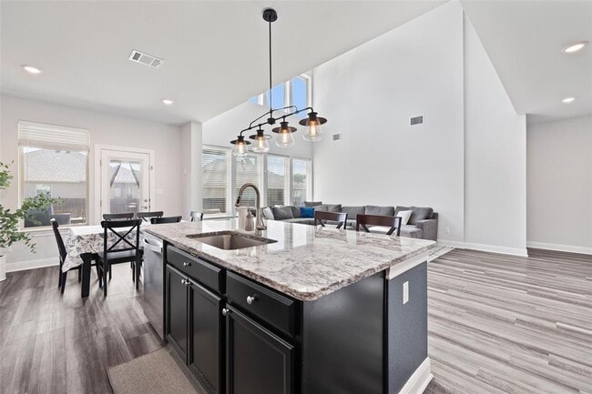 Building Photo - 134 Longmire Cv