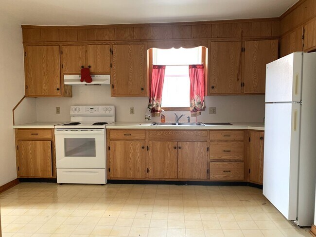 Building Photo - 5065 Buchanan Trail E