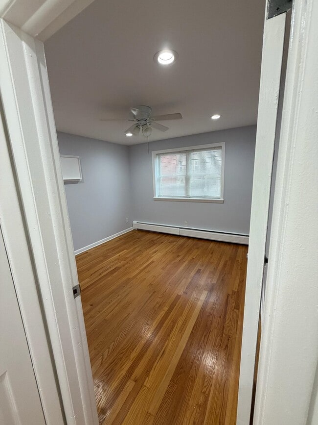 Building Photo - 3586 John F. Kennedy Blvd