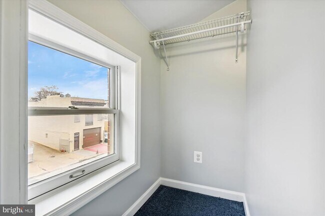 Building Photo - 1909 Aliceanna St