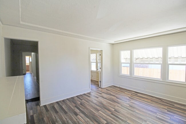 Building Photo - 1920-1920 Crosby Ave