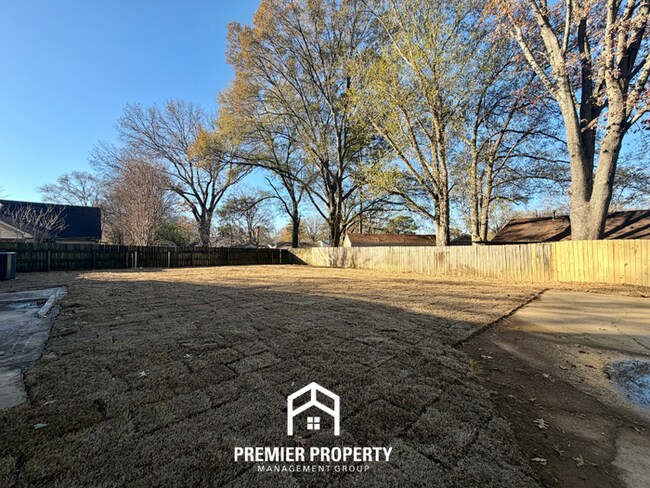 Building Photo - 3875 Earlynn Dr