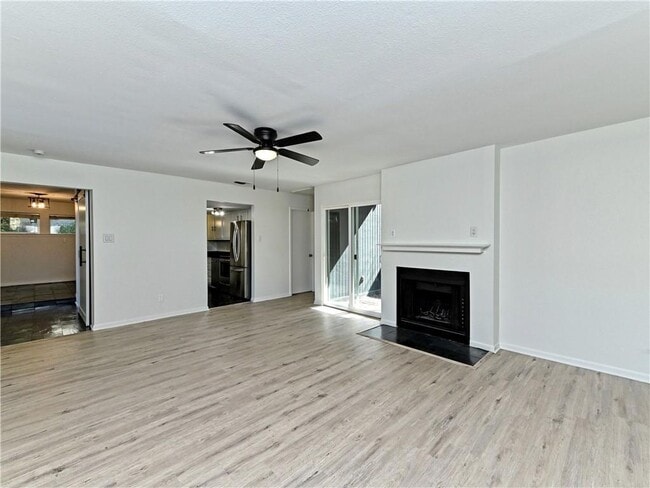 Building Photo - 6911 Thorncliffe Dr