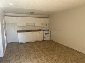 Building Photo - Available 1 Bedroom Condo In Central Las V...
