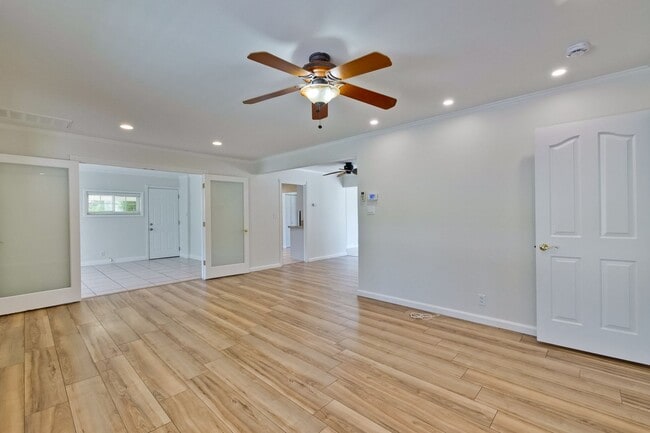 Building Photo - Single Story Gem in Saratoga! Quaint 3 BR 1.5 BA Home Ready for Occupancy with Air Conditioning &...